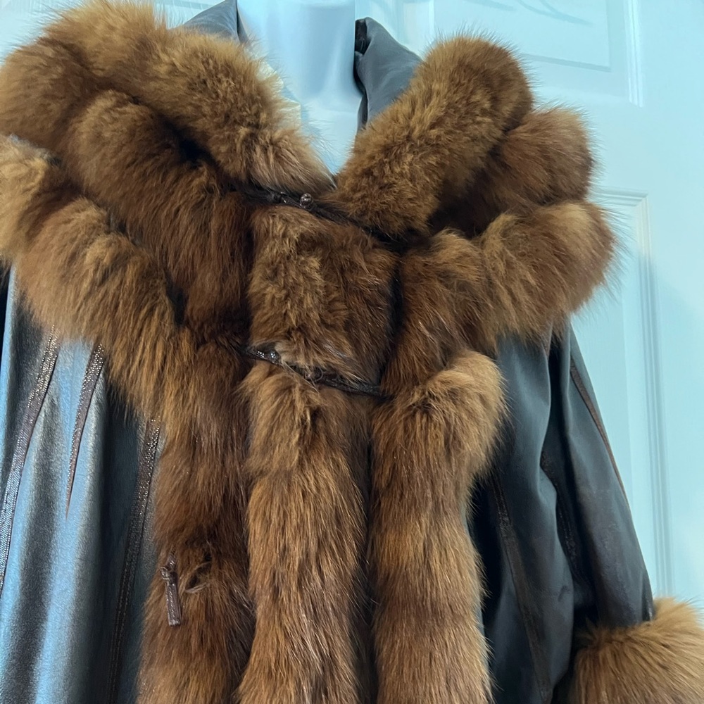 P 2 p 32”
AMAZING Leather and fur coat comes below the knee